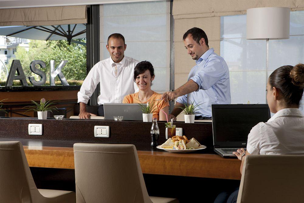 Courtyard By Marriott Rome Central Park Esterno foto