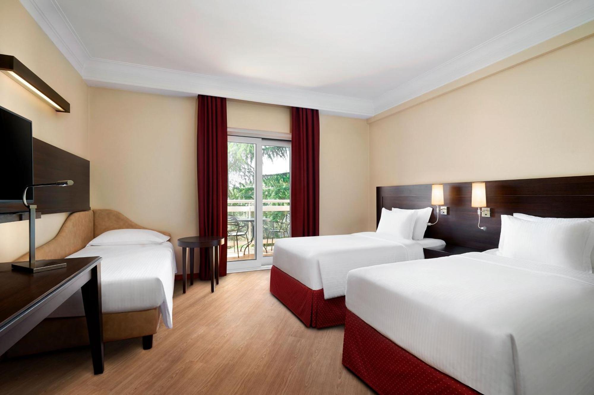Courtyard By Marriott Rome Central Park Esterno foto