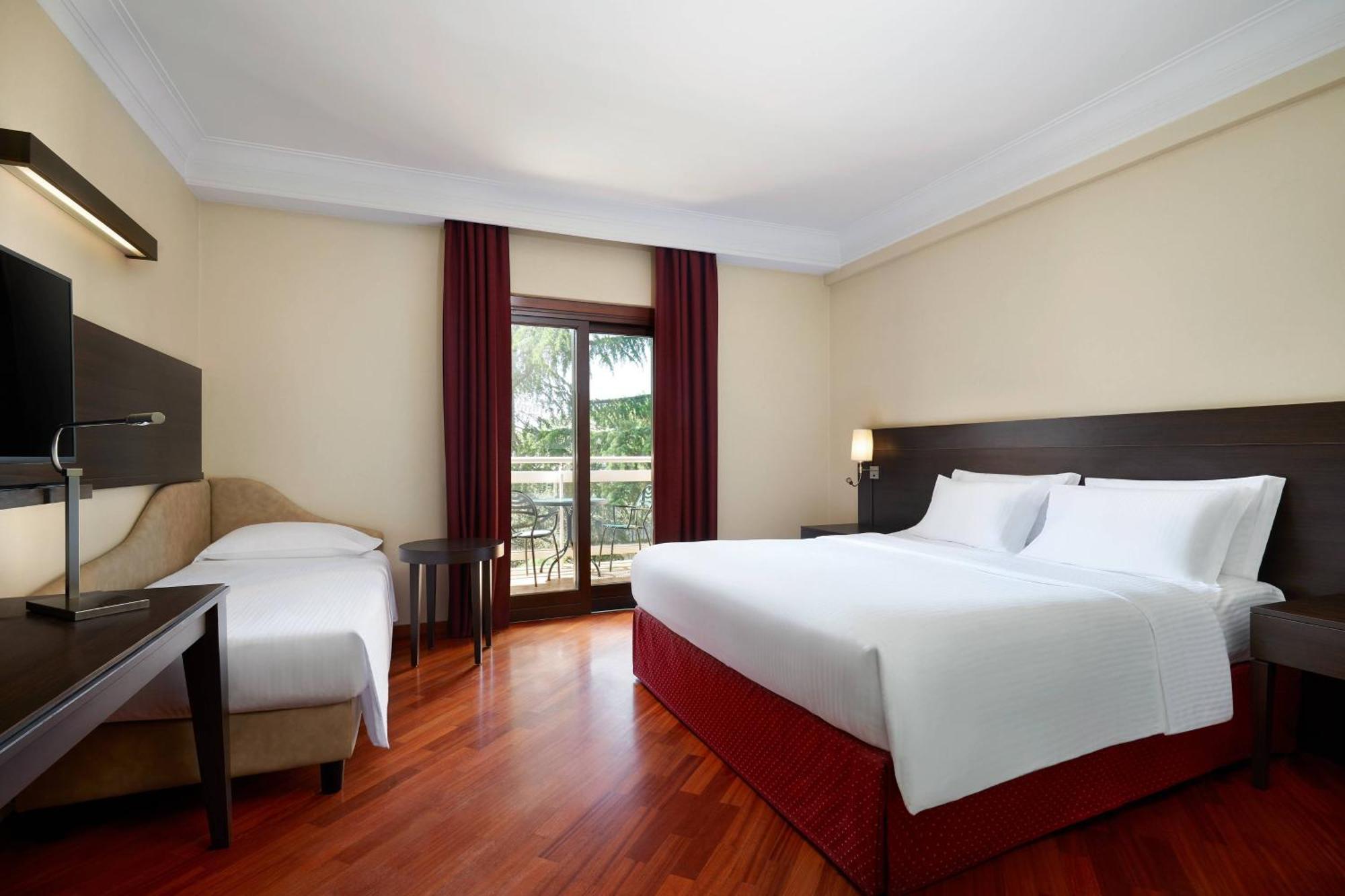 Courtyard By Marriott Rome Central Park Esterno foto
