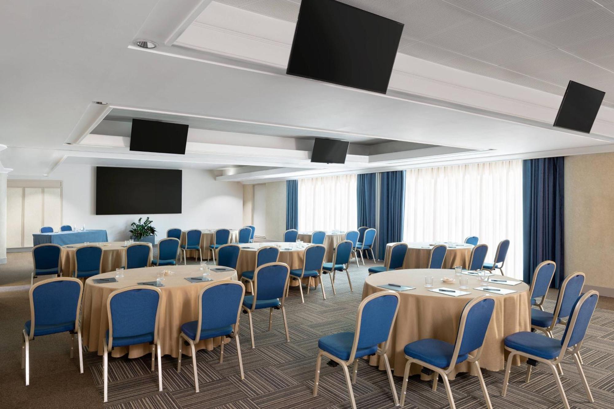 Courtyard By Marriott Rome Central Park Esterno foto