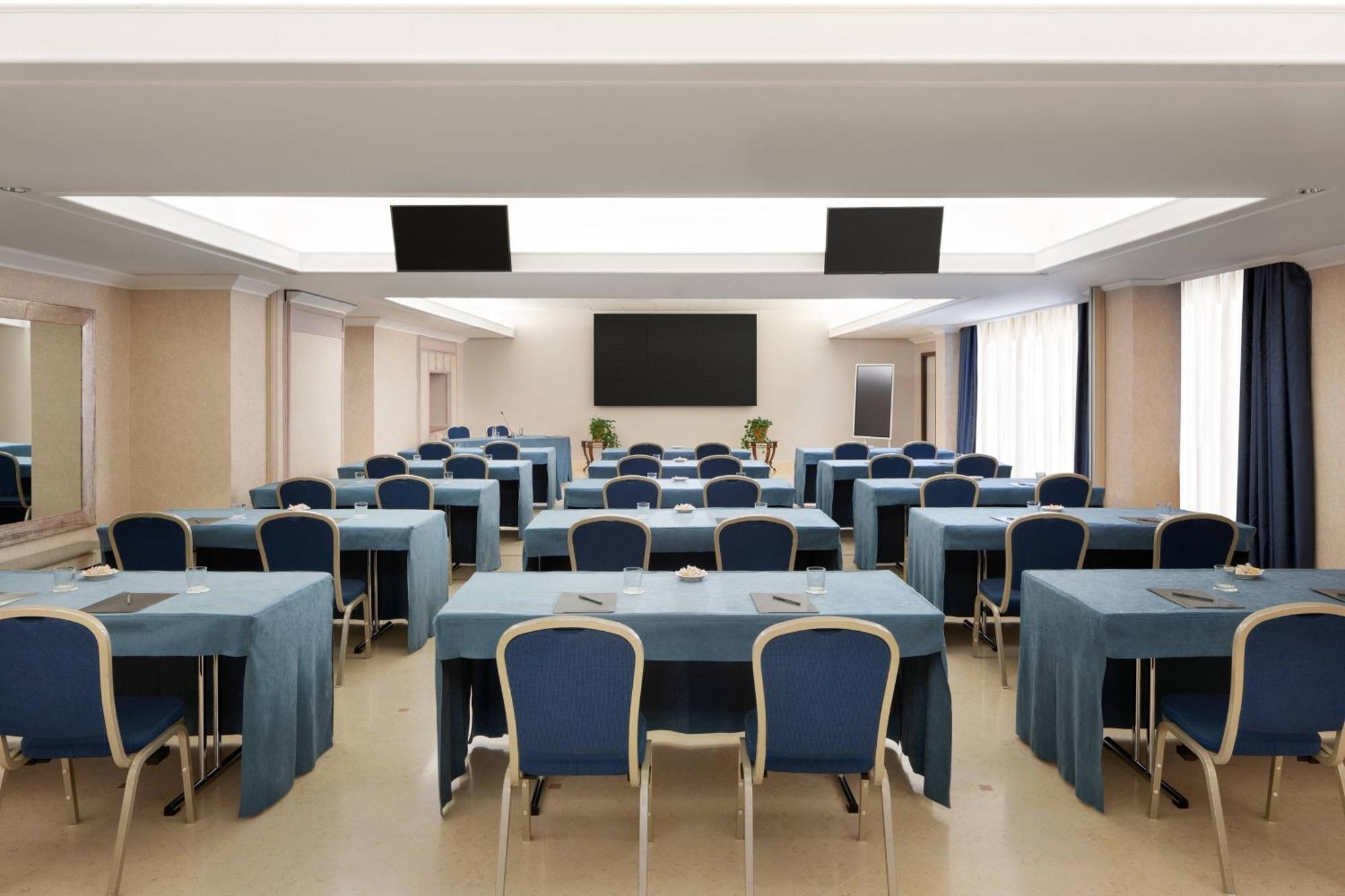 Courtyard By Marriott Rome Central Park Esterno foto