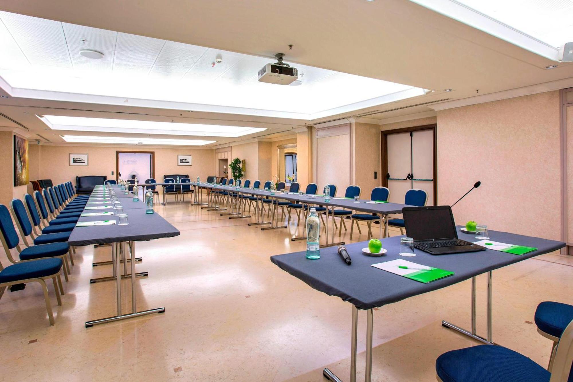 Courtyard By Marriott Rome Central Park Esterno foto