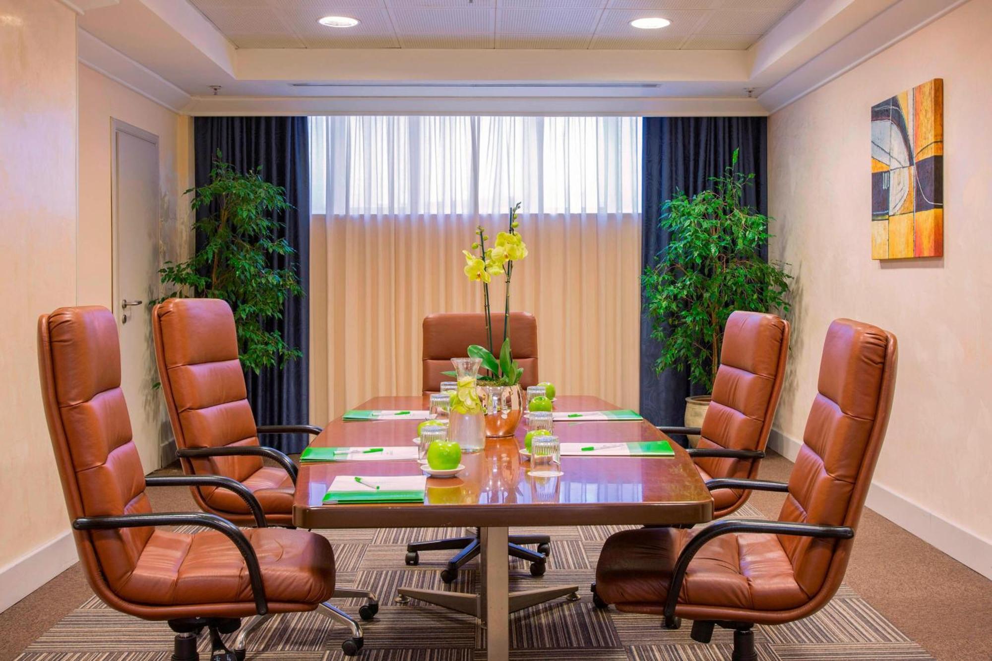 Courtyard By Marriott Rome Central Park Esterno foto